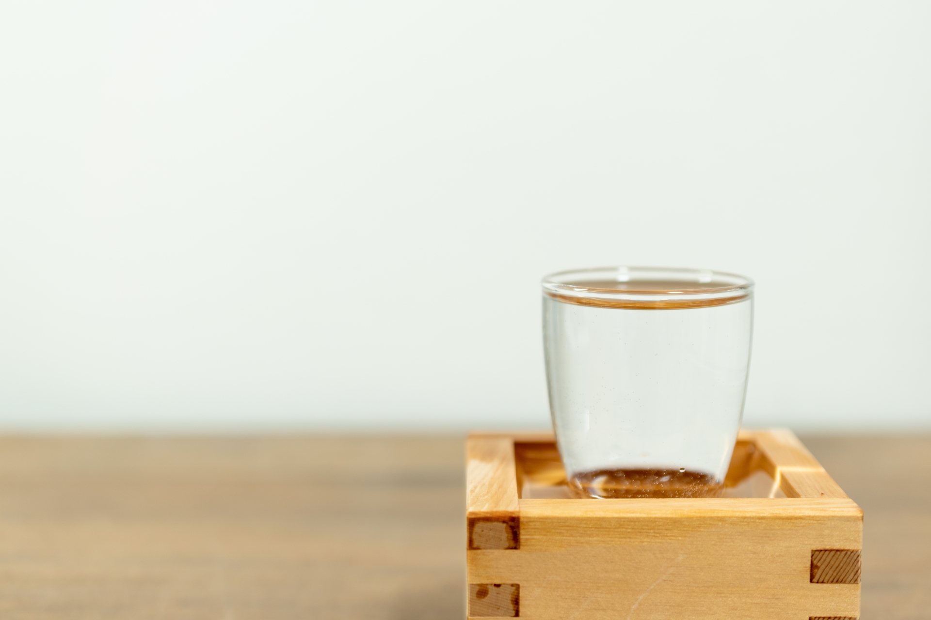 寒い日は日本酒風呂で体の芯から温まろう