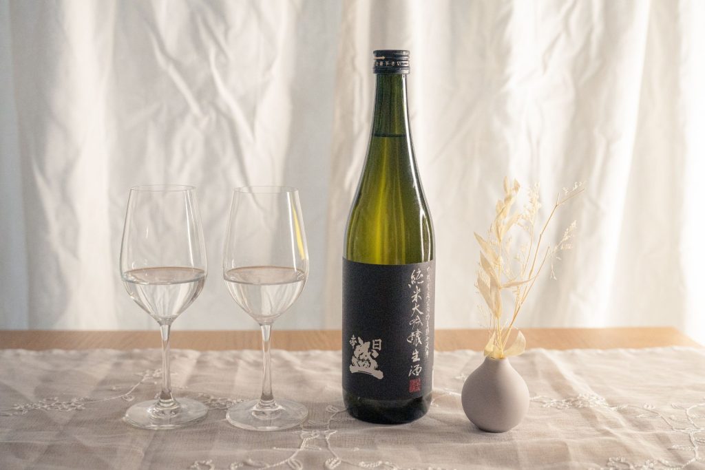 日本盛「純米大吟醸生酒」とワイングラス