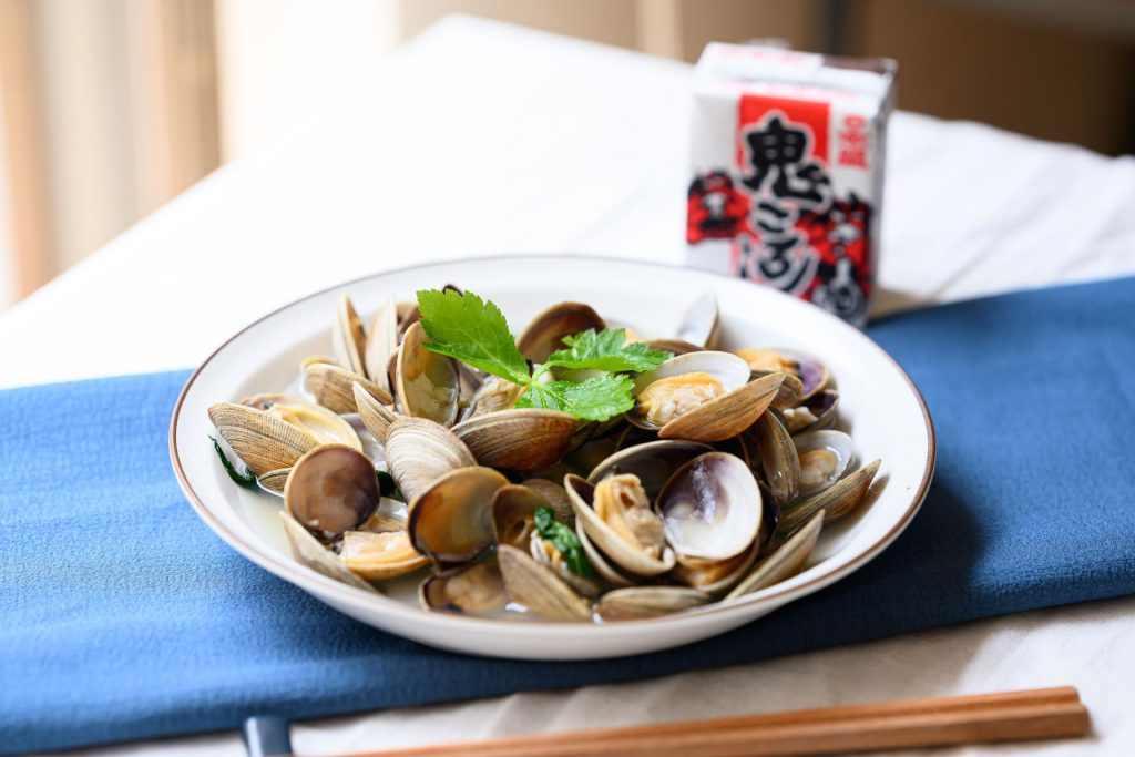 日本盛「鬼ころし」と貝の酒蒸し