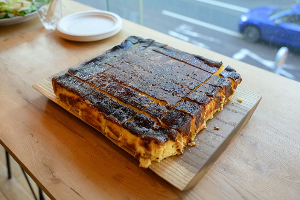 さつま芋とりんごのバスクチーズケーキ