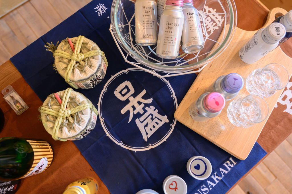 日本盛の暖簾と商品