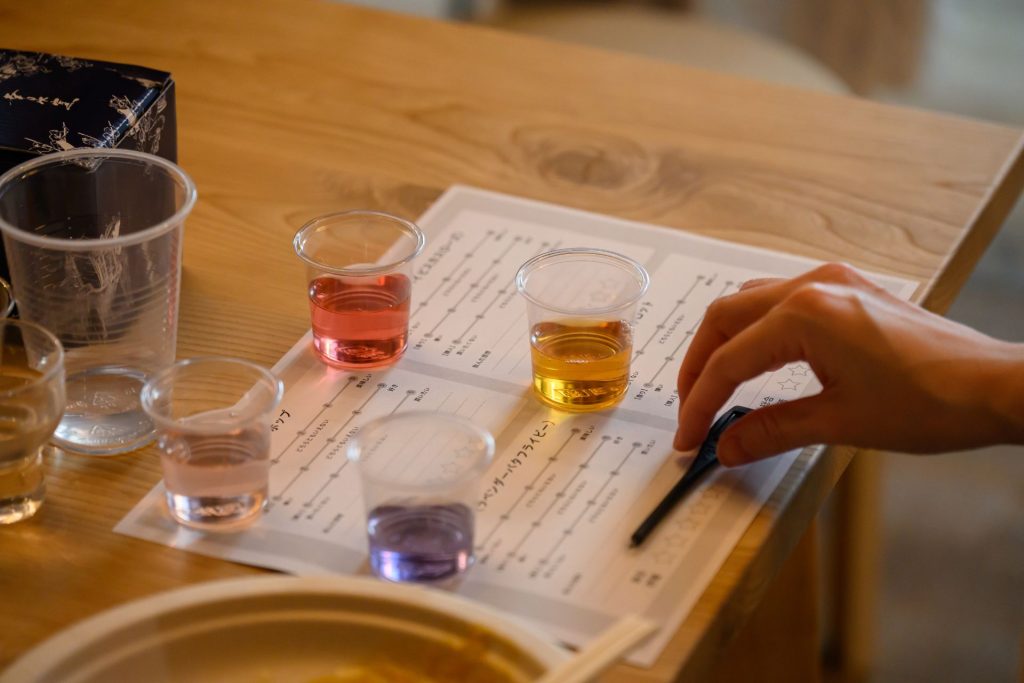 日本盛の新商品を試飲する参加者