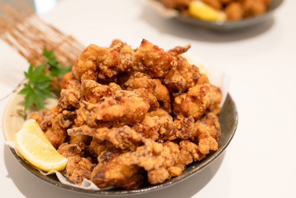 煉瓦館特製 醤油麹で漬け込んだ鶏の唐揚げ